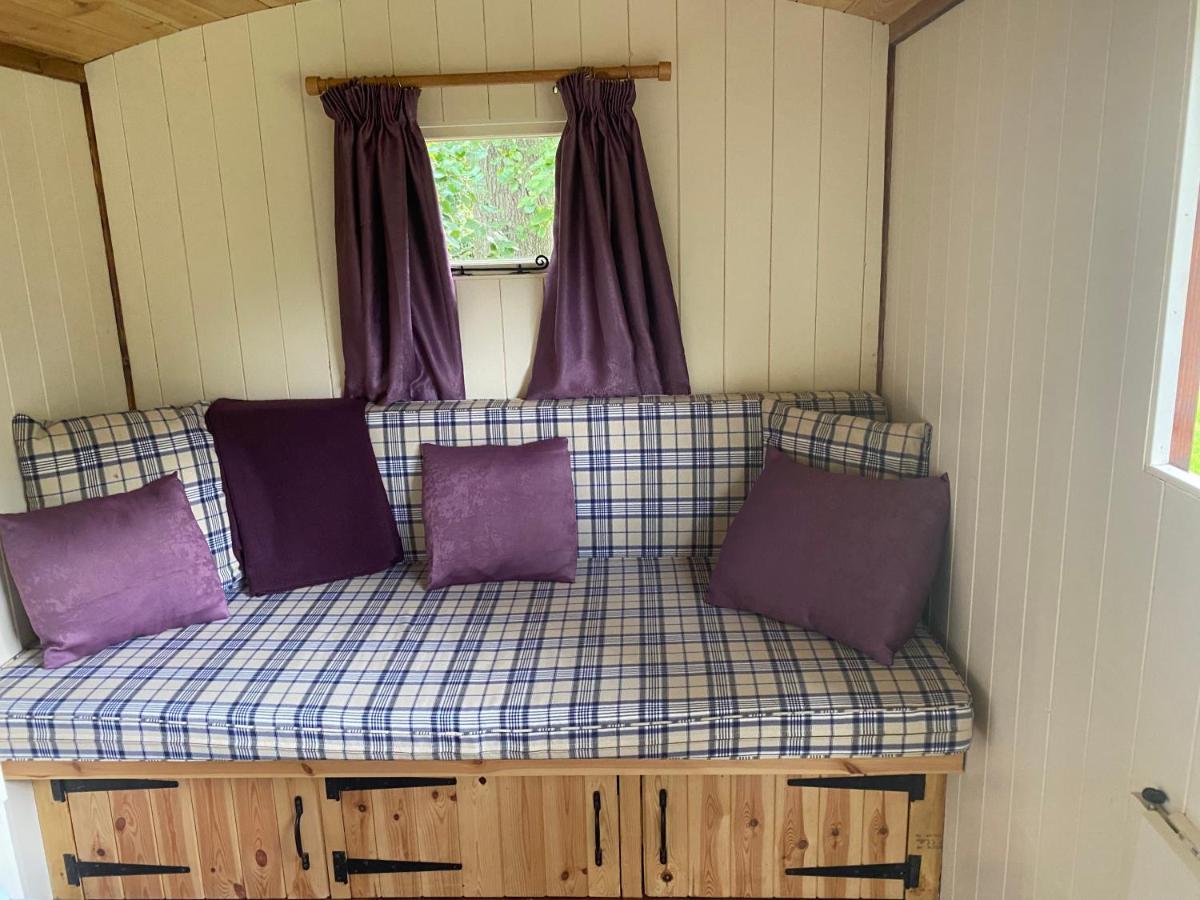 The Shepherd'S Hut - Wild Escapes Wrenbury Off Grid Glamping - Ages 12 And Over Baddiley ภายนอก รูปภาพ
