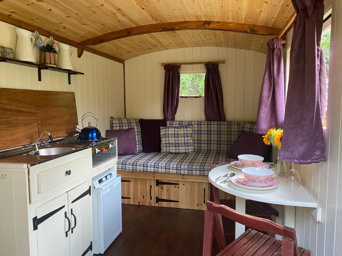 The Shepherd'S Hut - Wild Escapes Wrenbury Off Grid Glamping - Ages 12 And Over Baddiley ภายนอก รูปภาพ