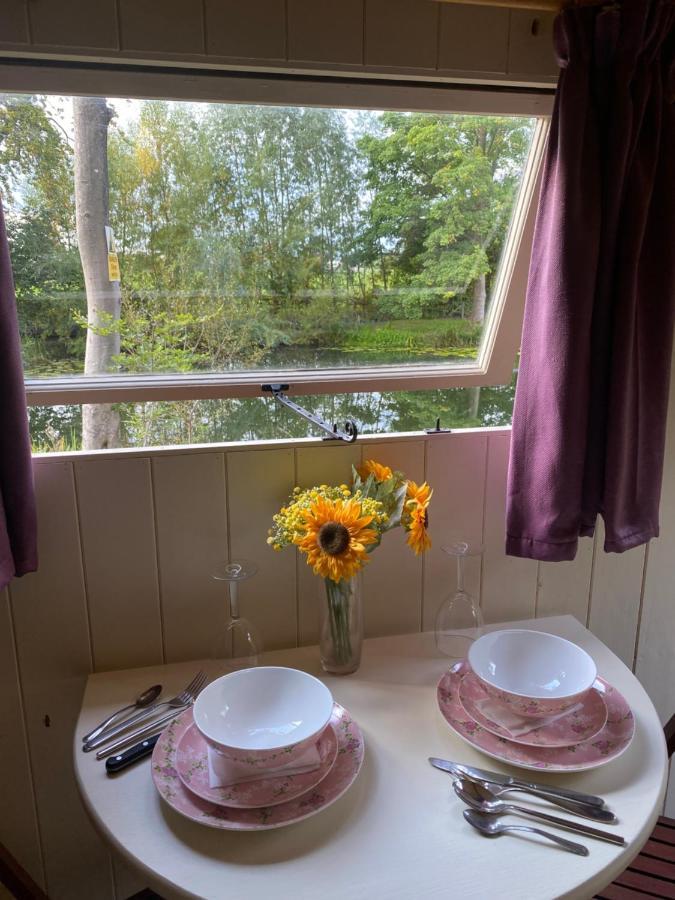 The Shepherd'S Hut - Wild Escapes Wrenbury Off Grid Glamping - Ages 12 And Over Baddiley ภายนอก รูปภาพ