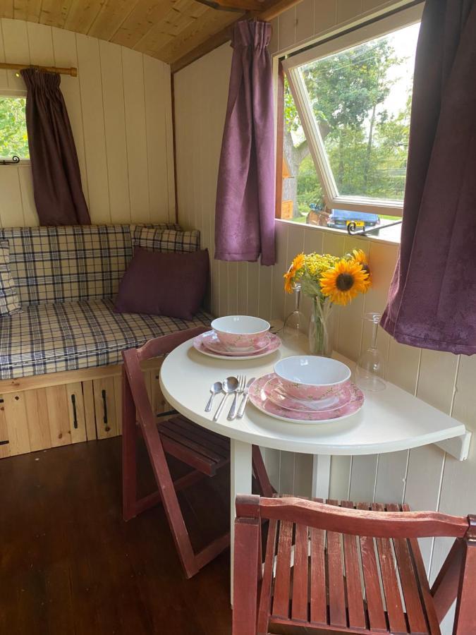 The Shepherd'S Hut - Wild Escapes Wrenbury Off Grid Glamping - Ages 12 And Over Baddiley ภายนอก รูปภาพ