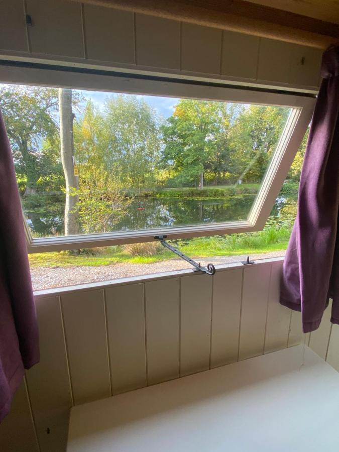 The Shepherd'S Hut - Wild Escapes Wrenbury Off Grid Glamping - Ages 12 And Over Baddiley ภายนอก รูปภาพ